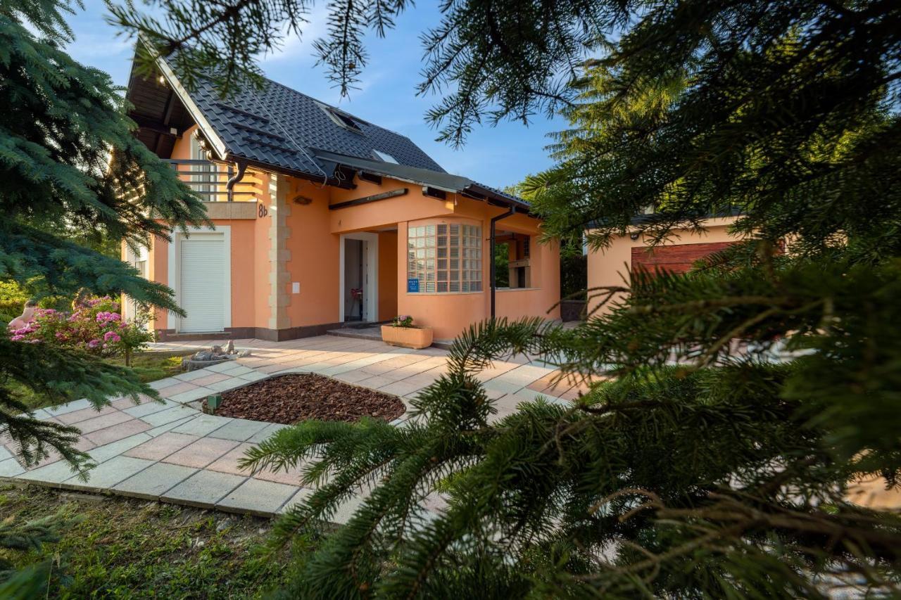 Villa Tratea - With A Heated Pool Tomici Exterior foto